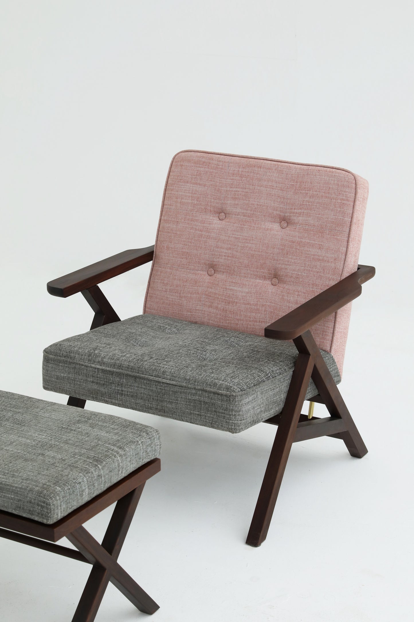 Handcrafted Lounge Chair and Stool Set for Modern Living Rooms - SOHOO
