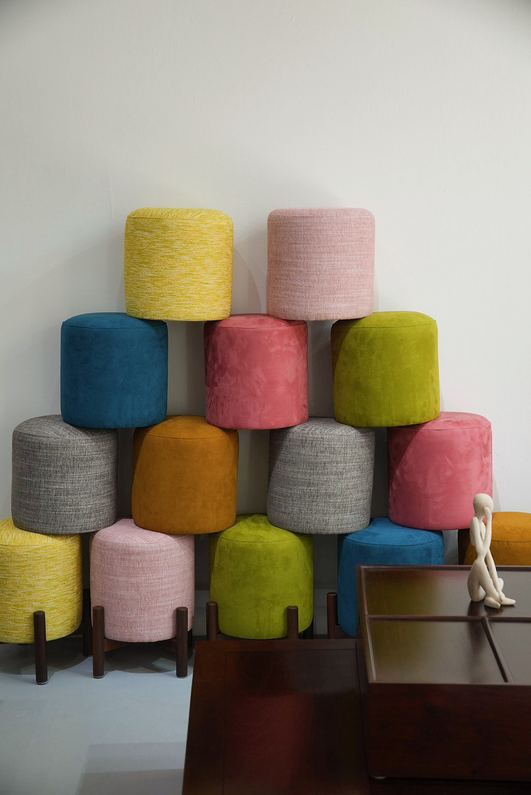 Modern Upholstered Stool - Stylish and Versatile Seating Solution, multiple colors - SOHOO