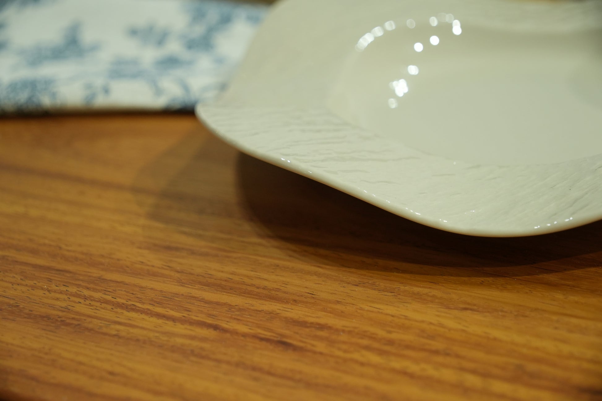 Textured Ceramic Plate - The Epitome of Elegance and Versatility - SOHOO