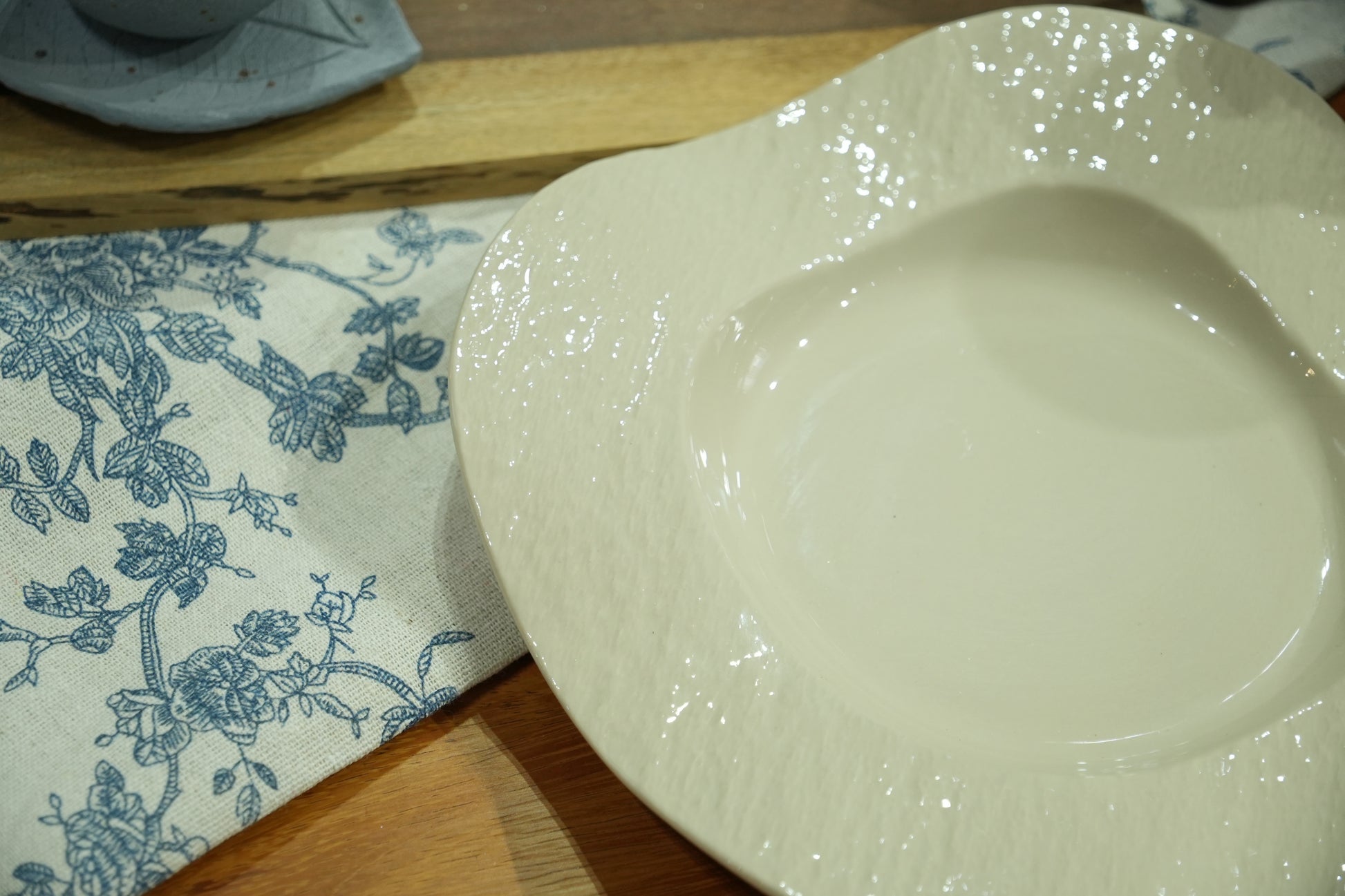 Textured Ceramic Plate - The Epitome of Elegance and Versatility - SOHOO