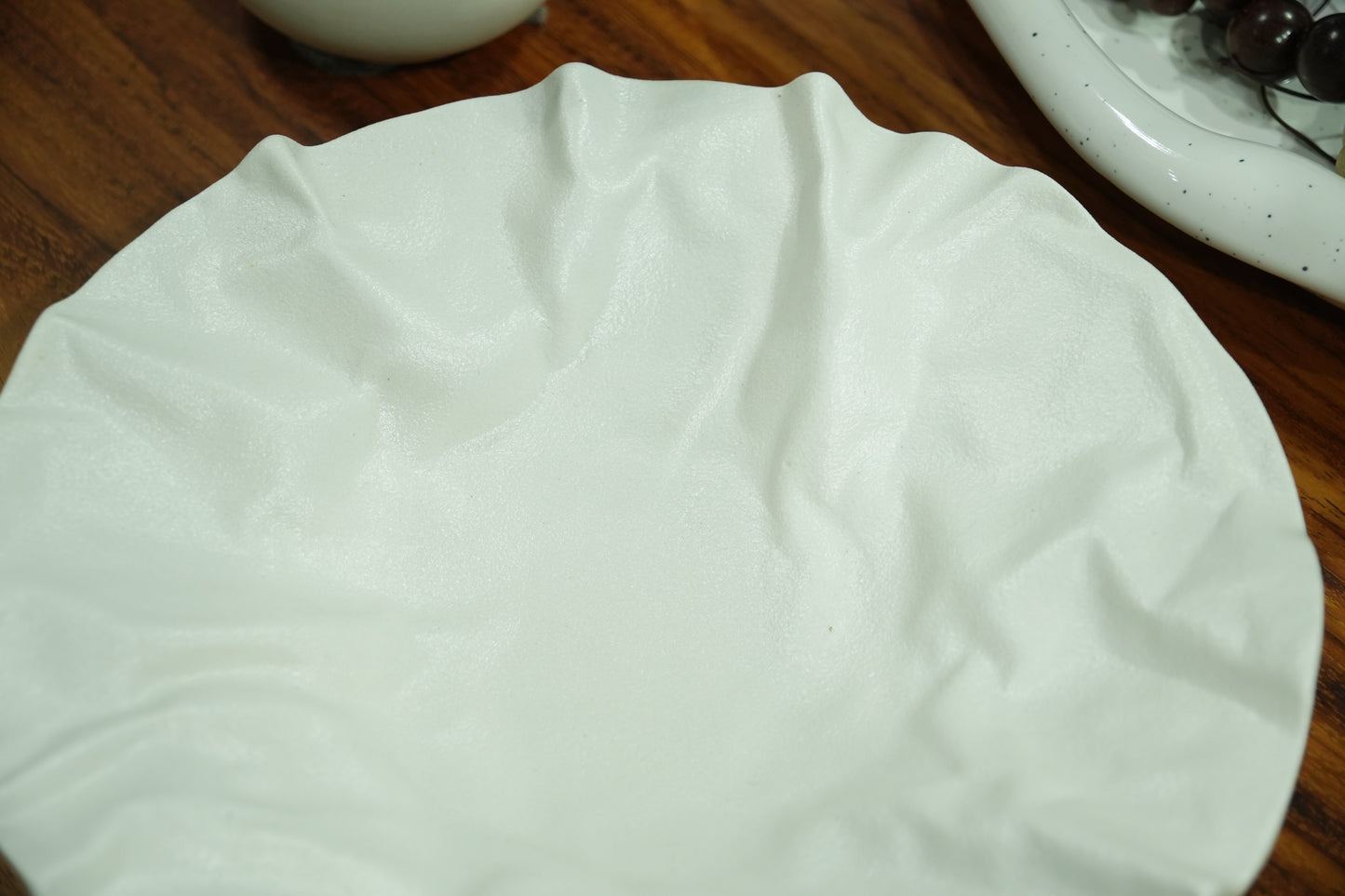 Textured Ceramic Plate – Elevate Your Dining and Décor Experience - SOHOO
