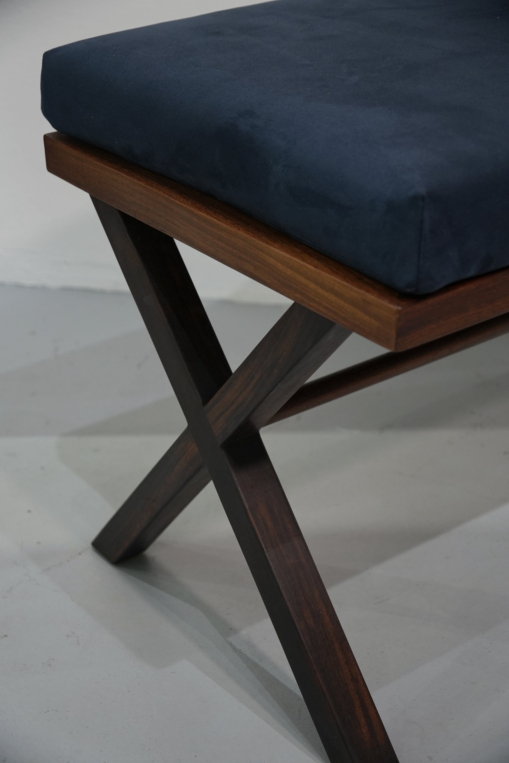 Handcrafted Lounge Chair and Stool Set for Modern Living Rooms - SOHOO