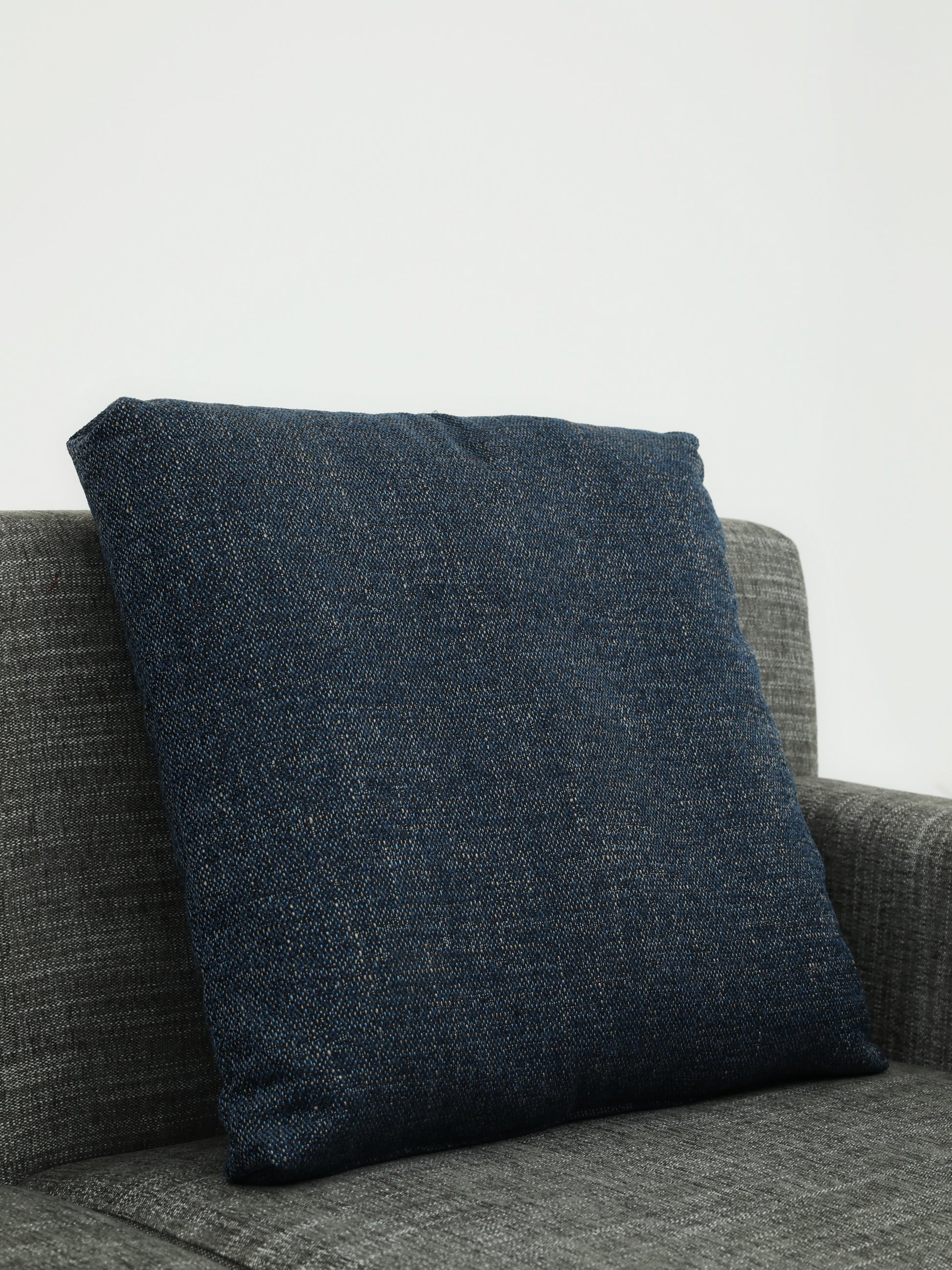 Handcrafted  hardwood modern Three-Seater Sofa, easy-clean, skin-friendly, single-seater sofa - SOHOO