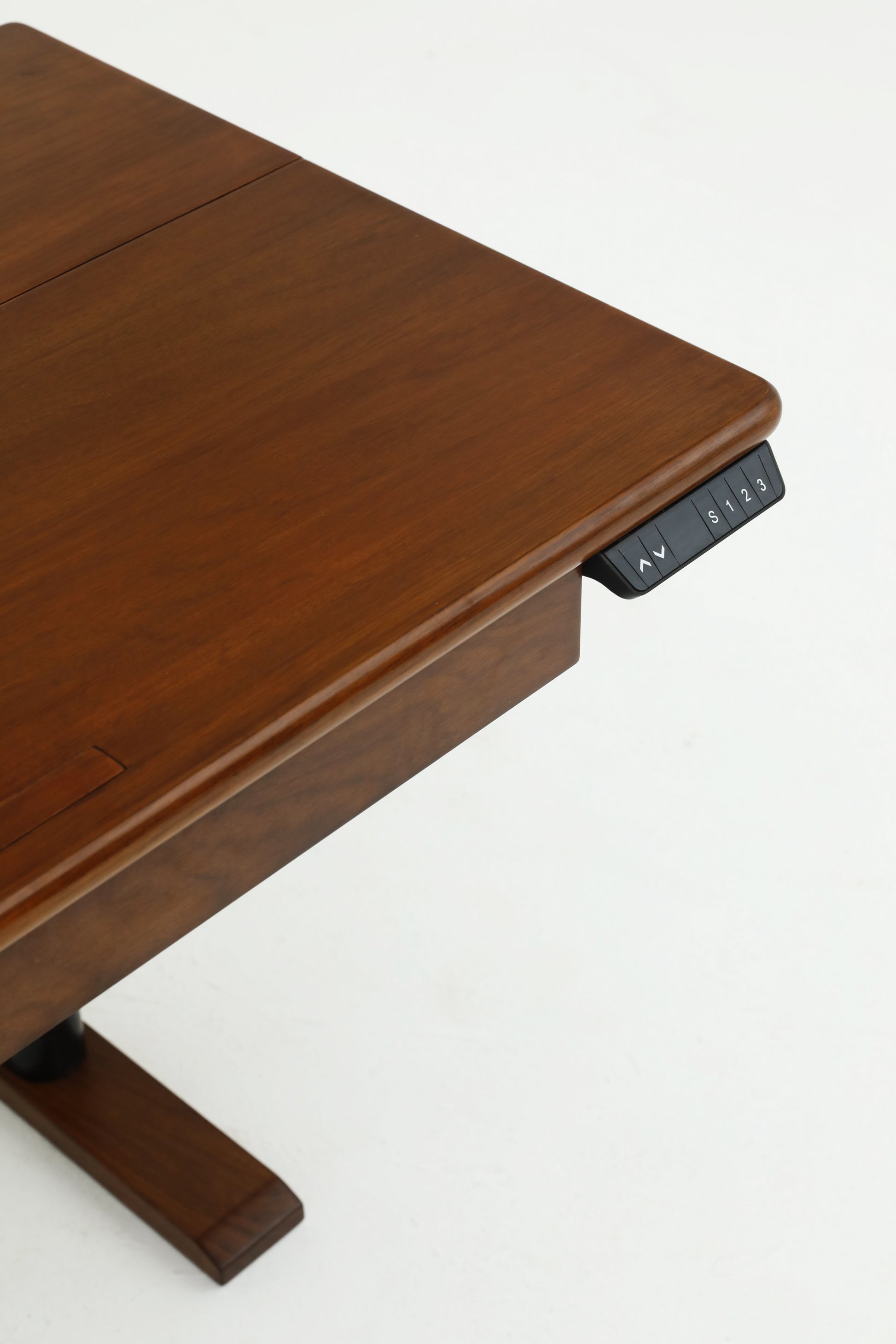 Handcrafted height-adjustable table and chair set, used from children to adult, family friendly - SOHOO