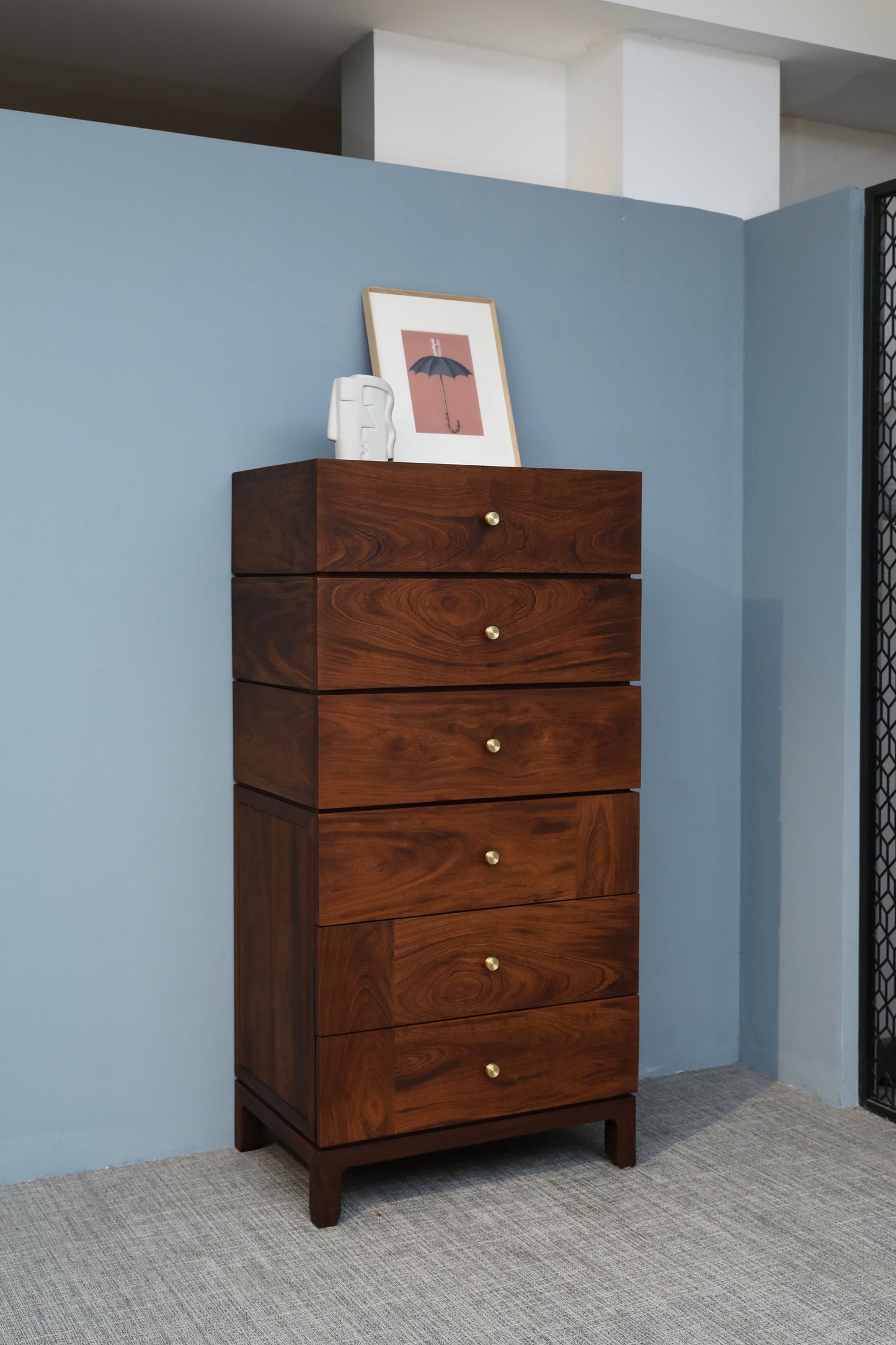 Handcrafted hardwood Five-Drawer Chest - Timeless Elegance and Functionality - SOHOO