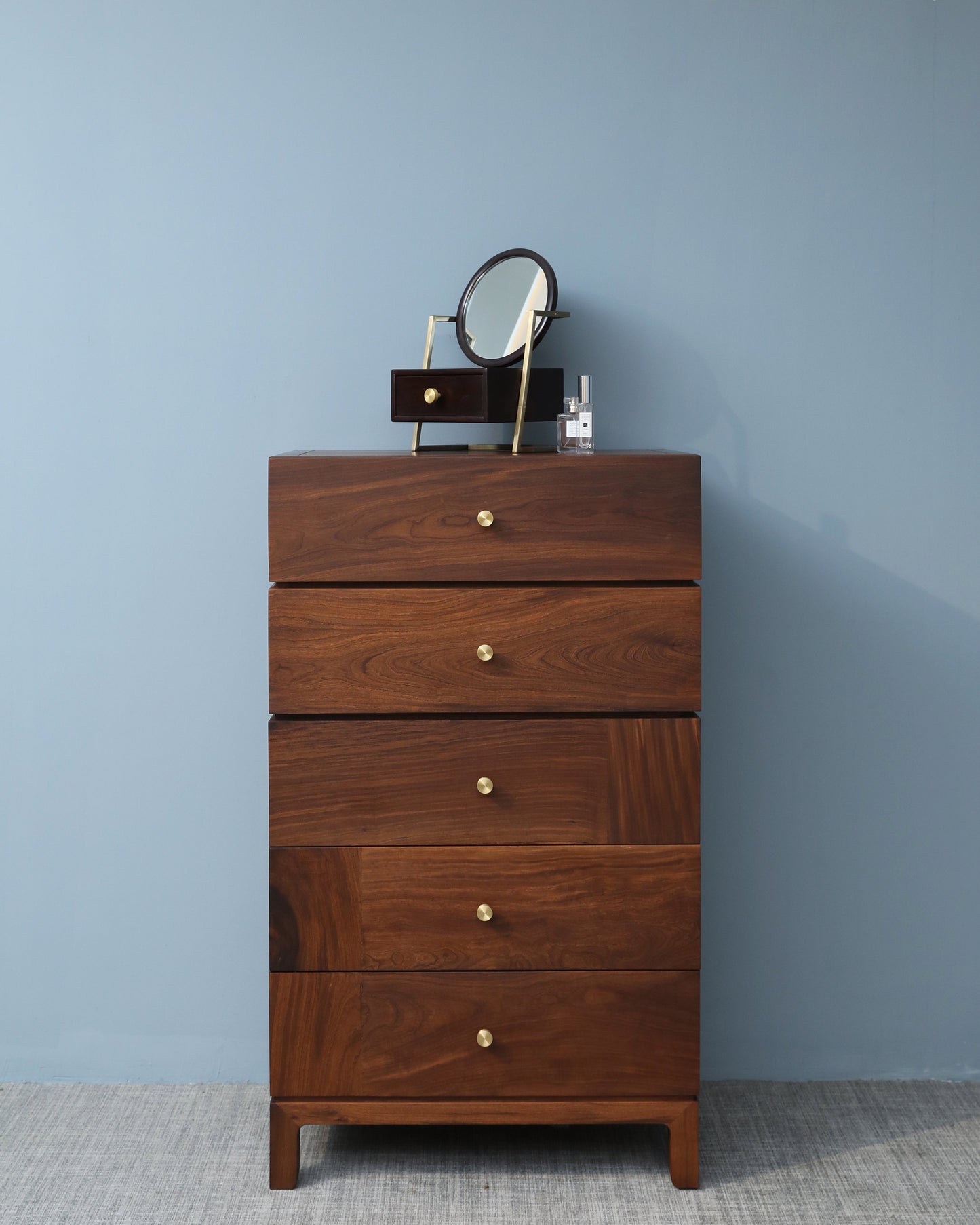 Handcrafted hardwood Five-Drawer Chest - Timeless Elegance and Functionality - SOHOO