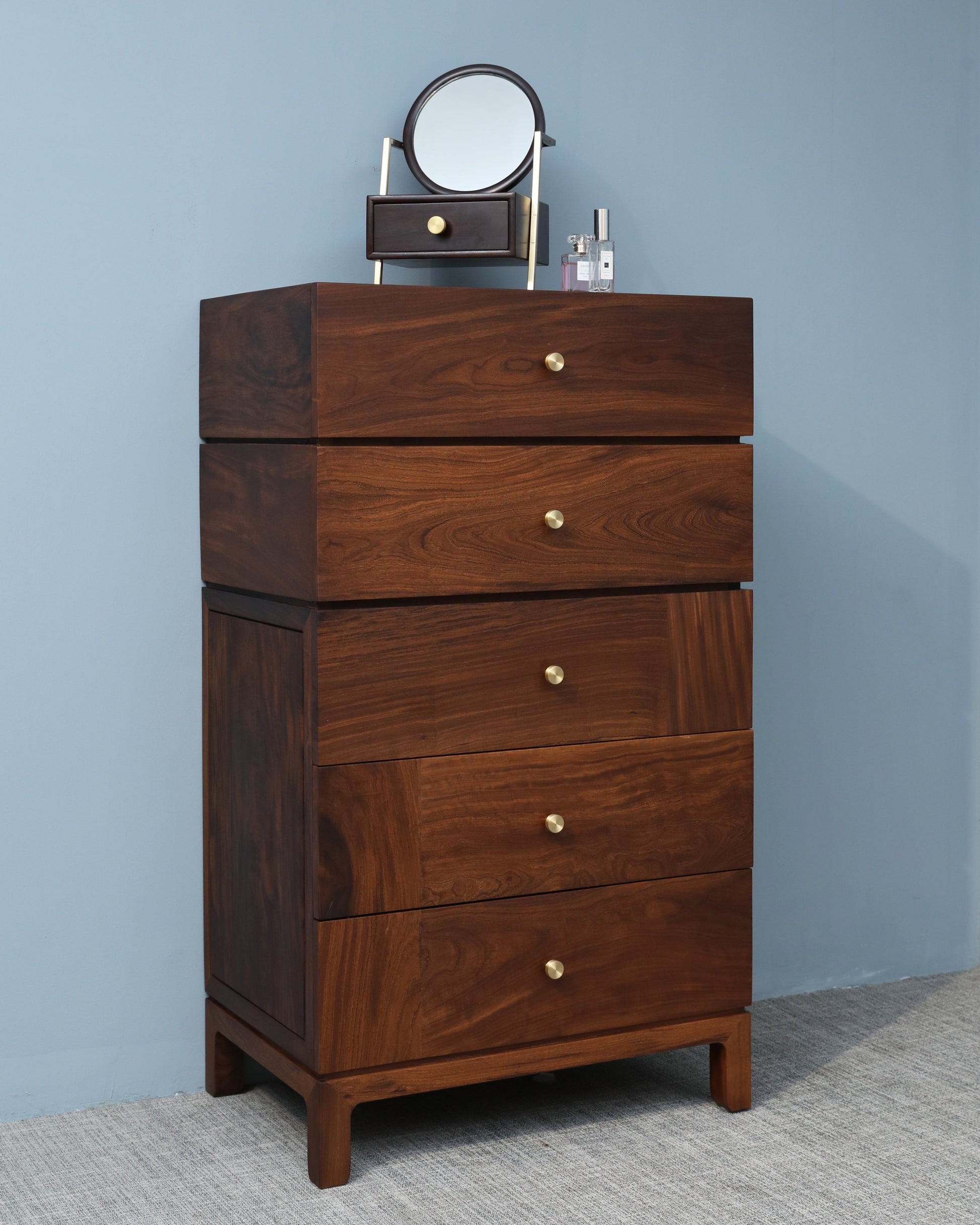 Handcrafted hardwood Five-Drawer Chest - Timeless Elegance and Functionality - SOHOO