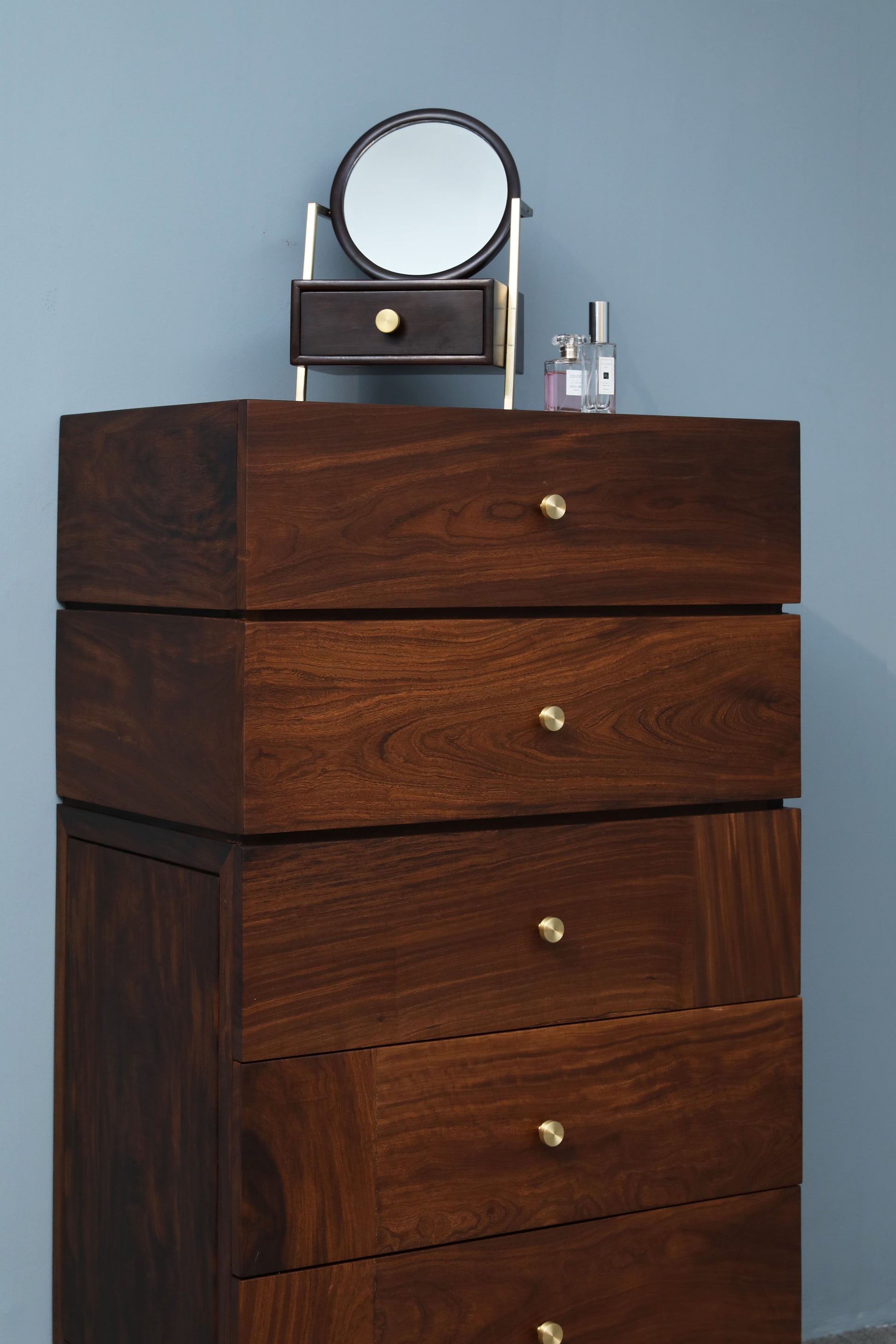 Handcrafted hardwood Five-Drawer Chest - Timeless Elegance and Functionality - SOHOO