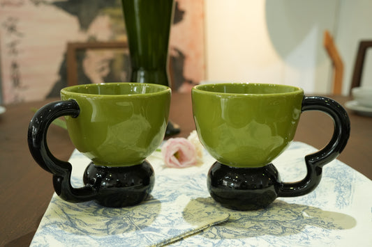 Modern Green & Black Curved Handle Mug – Bold & Artistic - SOHOO