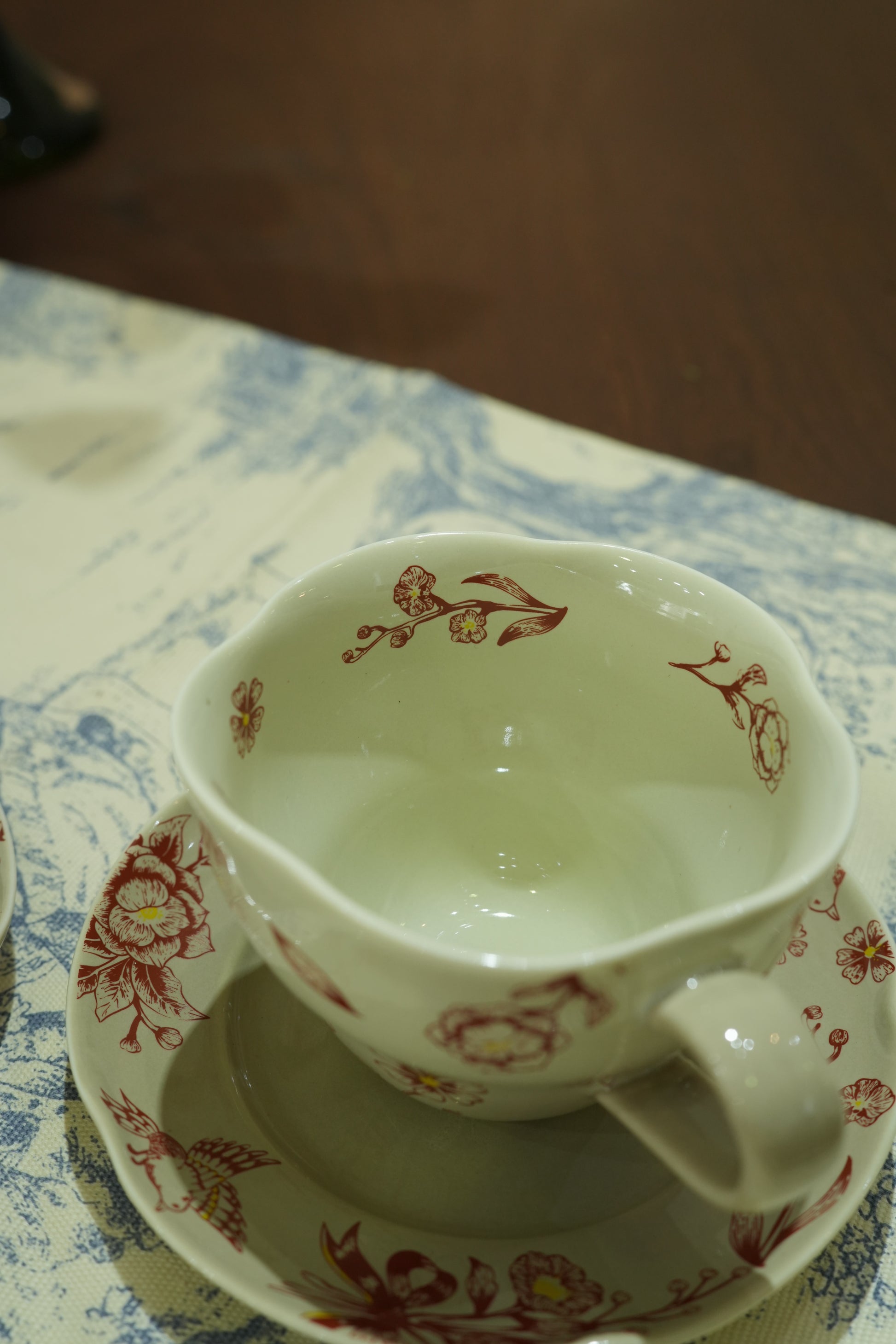 Hand-Painted Ceramic Teacup and Saucer Set – Timeless Floral Elegance - SOHOO
