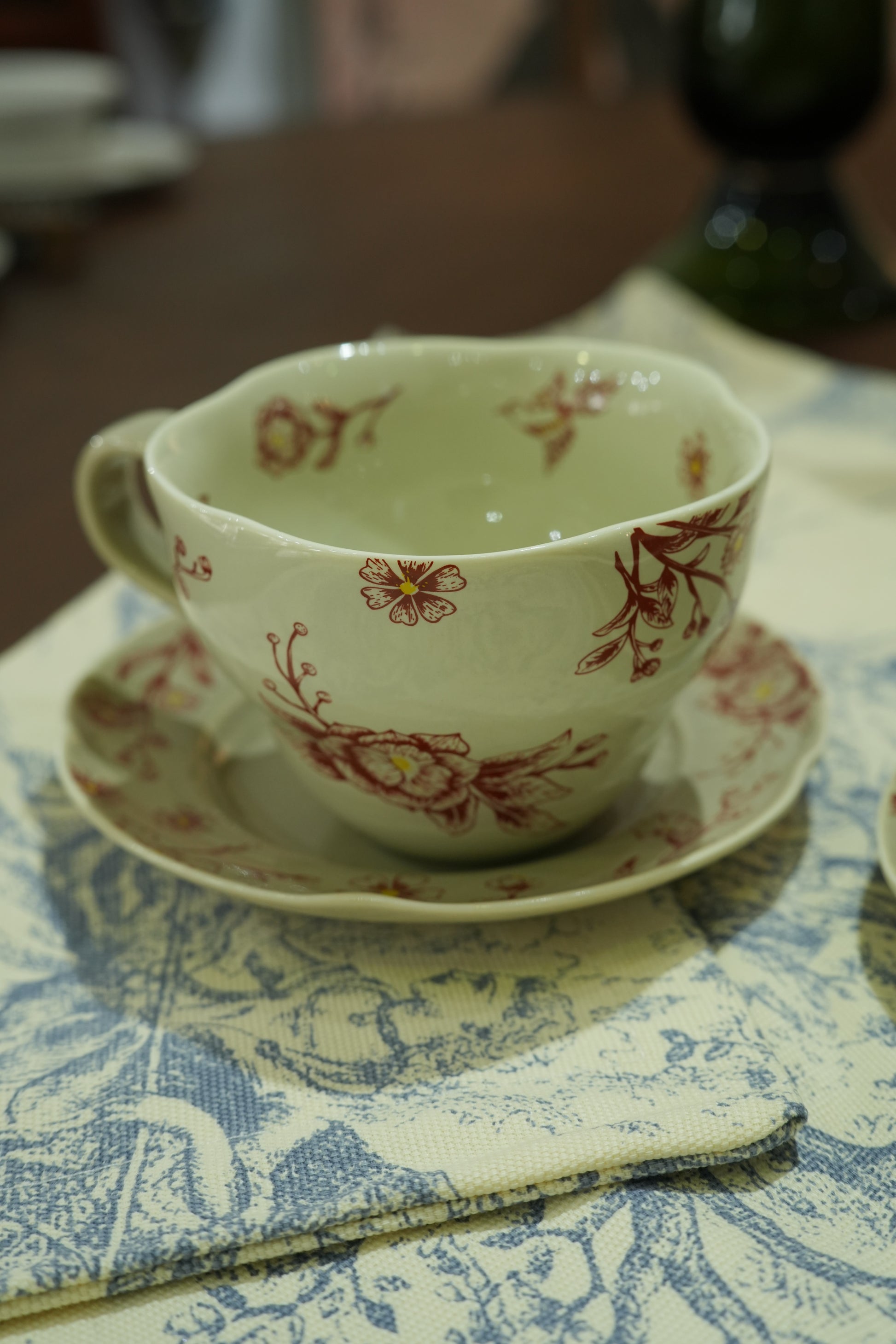 Hand-Painted Ceramic Teacup and Saucer Set – Timeless Floral Elegance - SOHOO