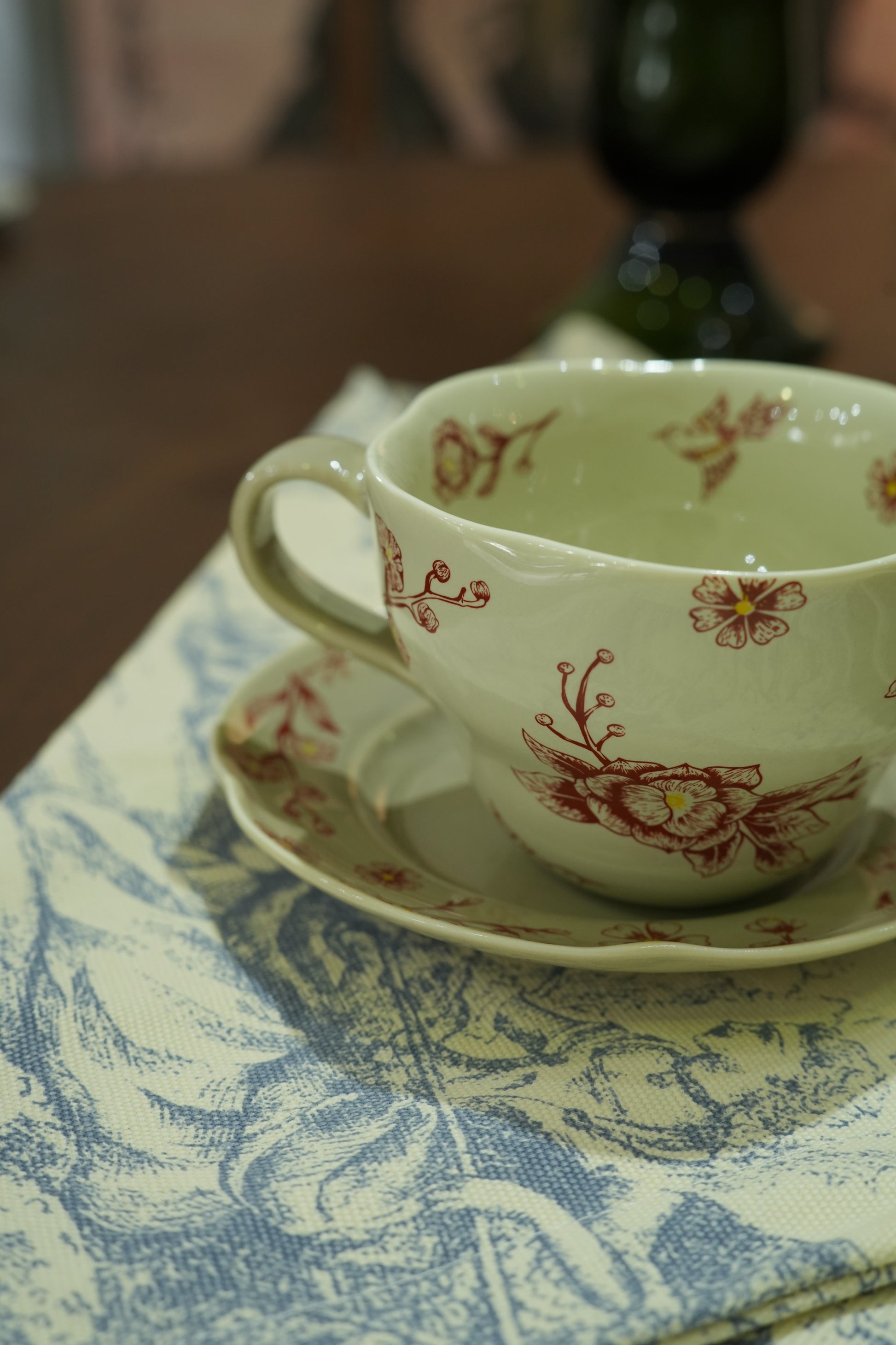 Hand-Painted Ceramic Teacup and Saucer Set – Timeless Floral Elegance - SOHOO