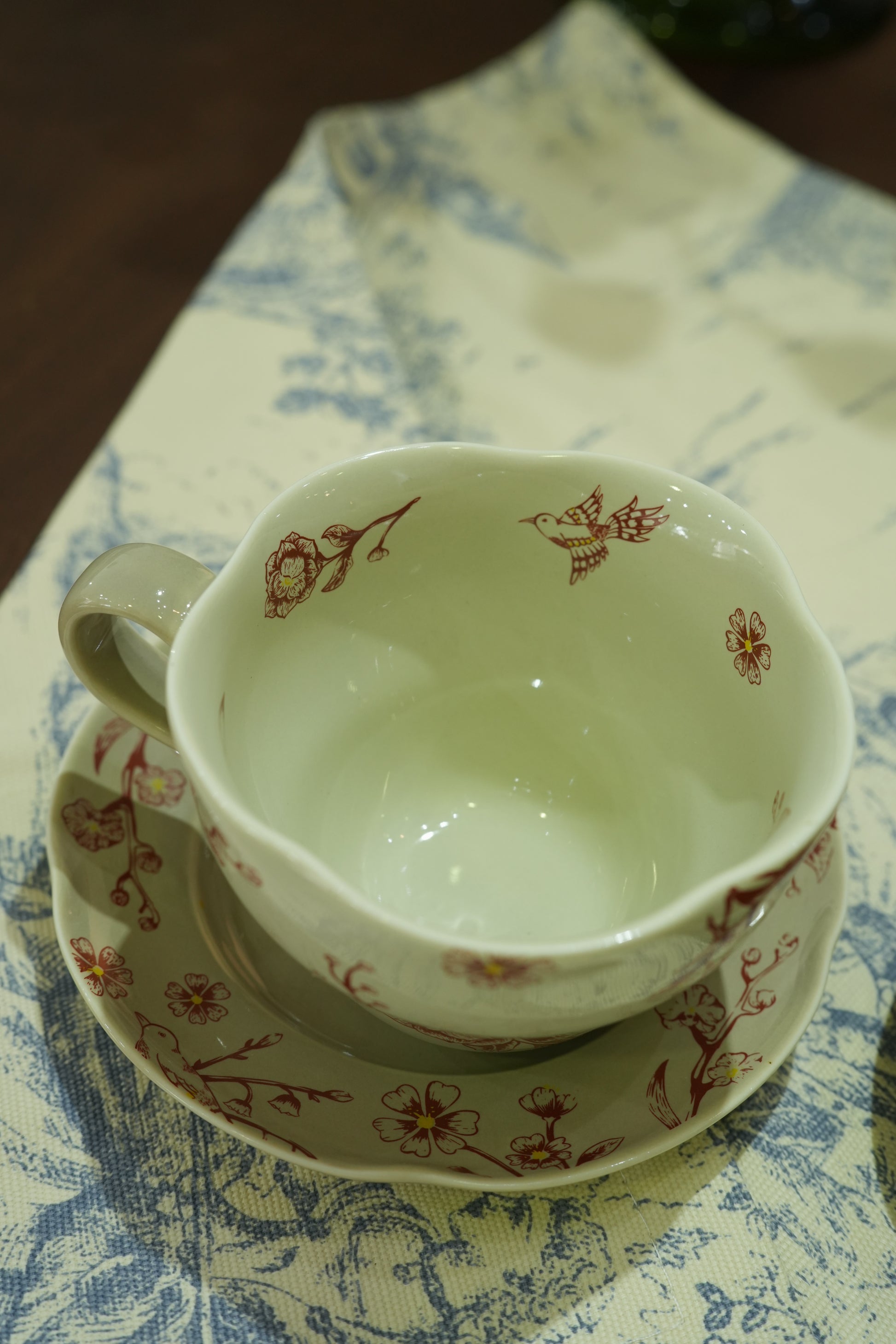 Hand-Painted Ceramic Teacup and Saucer Set – Timeless Floral Elegance - SOHOO