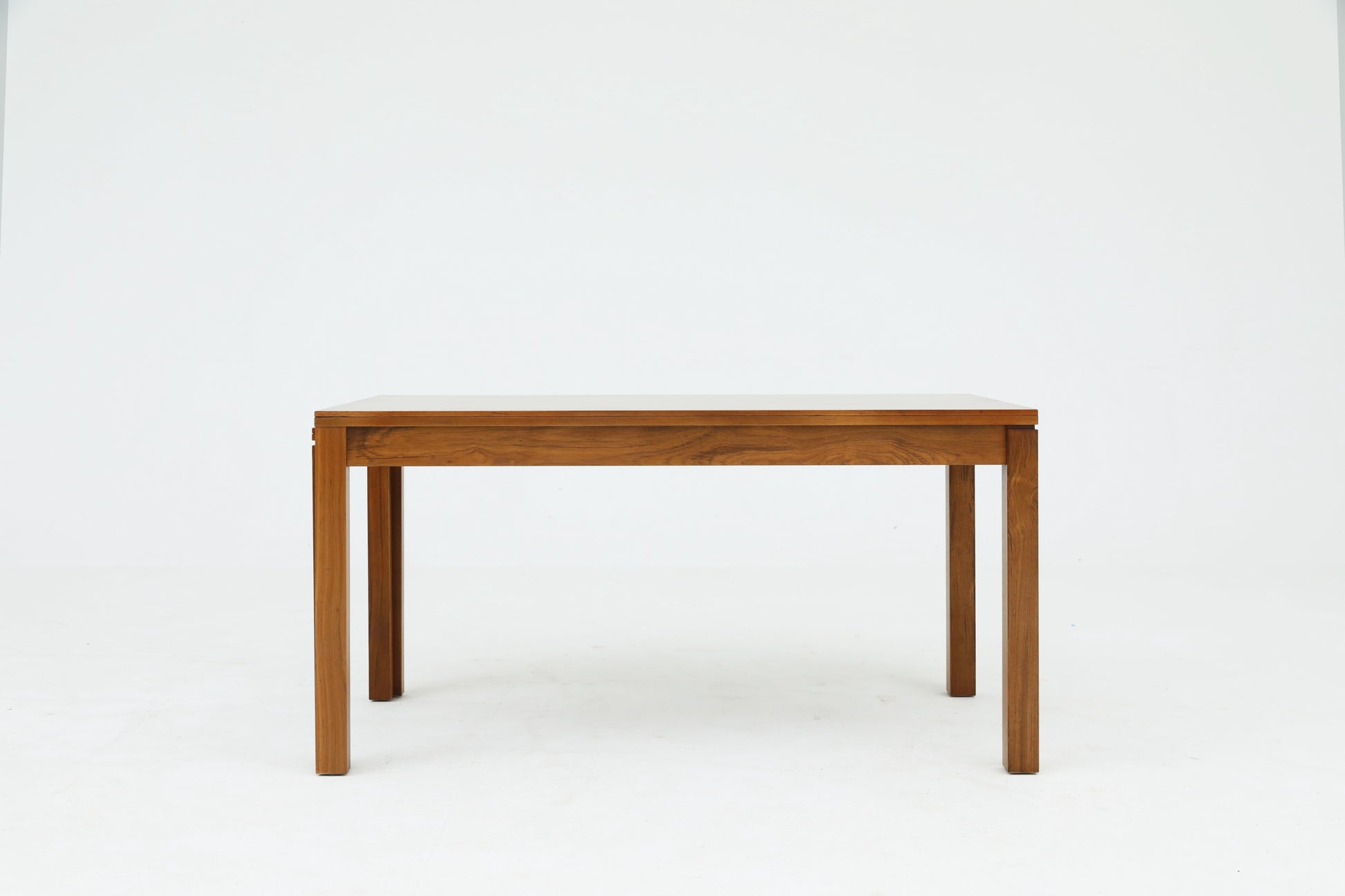 Minimalist Extendable Myamar Teak  Dining Table | Flexible Size for Every Occasion - SOHOO 