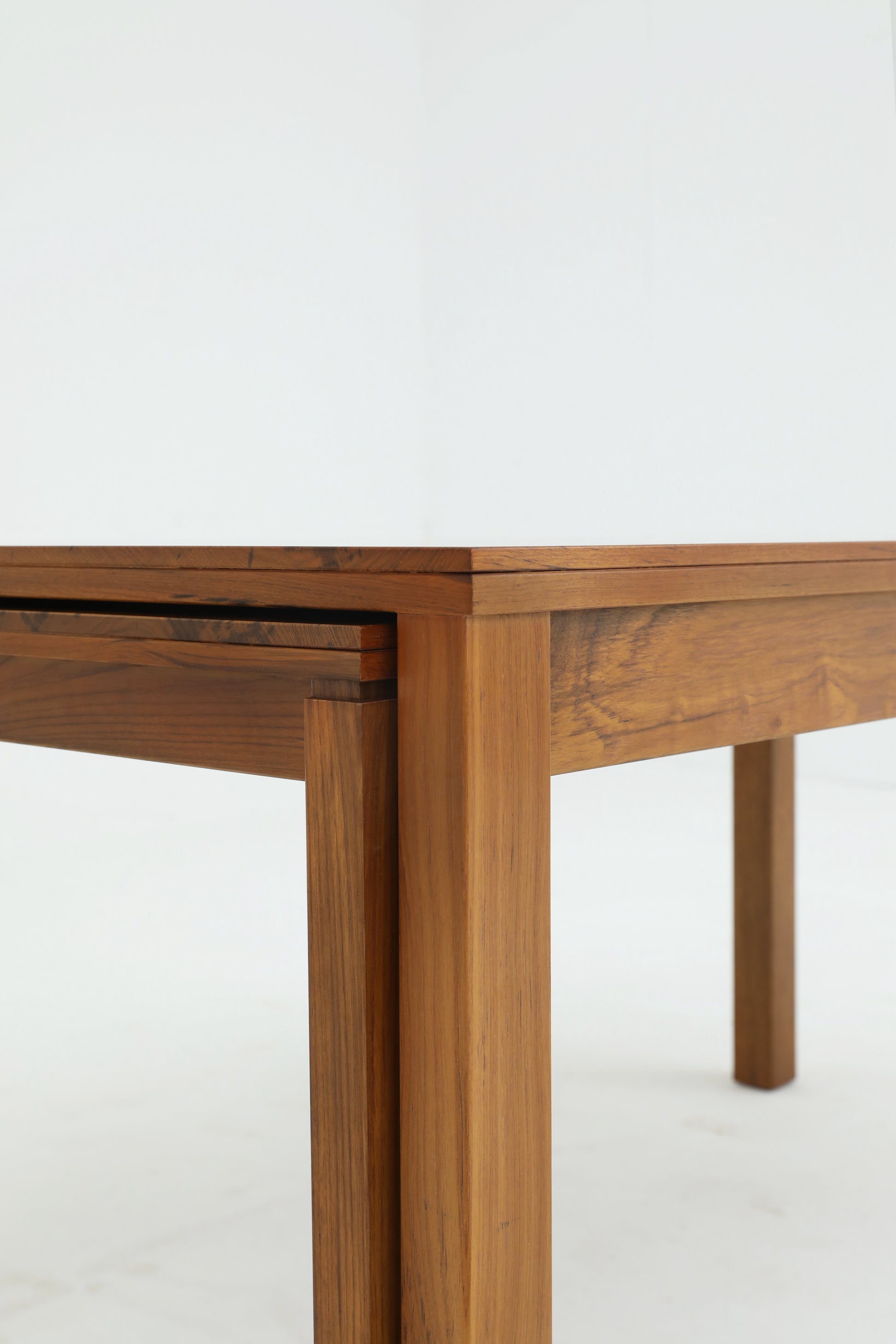 Minimalist Extendable Myamar Teak  Dining Table | Flexible Size for Every Occasion - SOHOO 