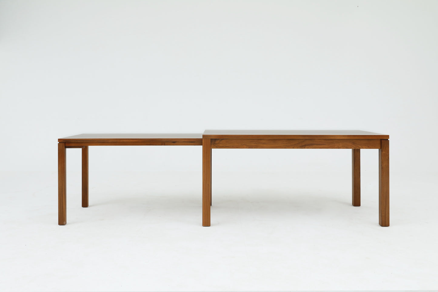 Minimalist Extendable Myamar Teak  Dining Table | Flexible Size for Every Occasion - SOHOO 