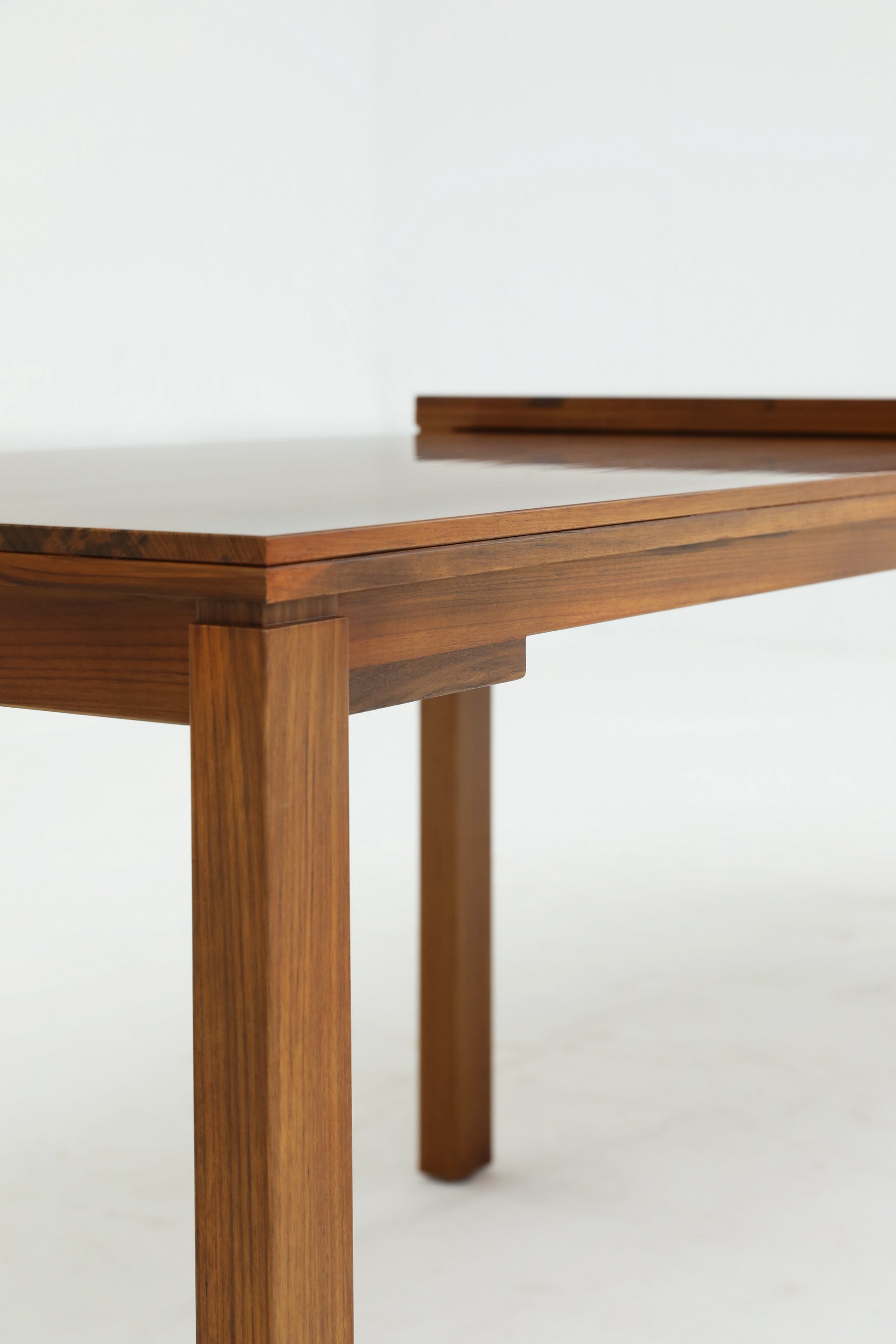 Minimalist Extendable Myamar Teak  Dining Table | Flexible Size for Every Occasion - SOHOO 
